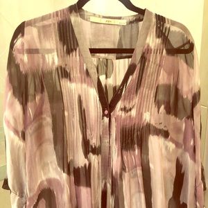 Adorable sheer Gibson top